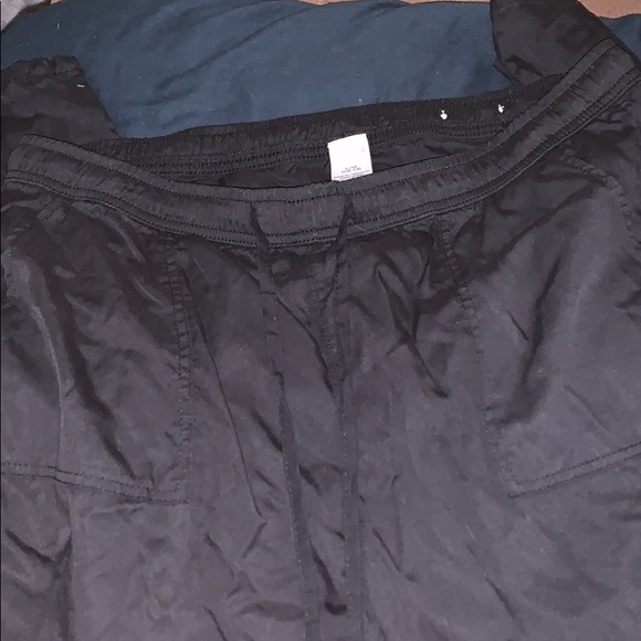 Drawstring warm-ups - Picture 2 of 3